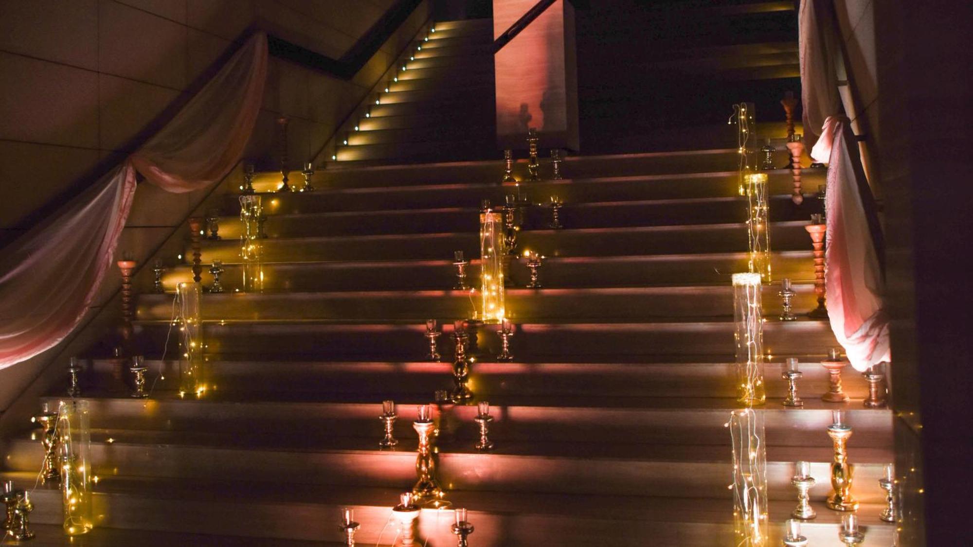 新德里国际机场假日旅馆酒店 外观 照片 The staircase at the 83rd Academy Awards