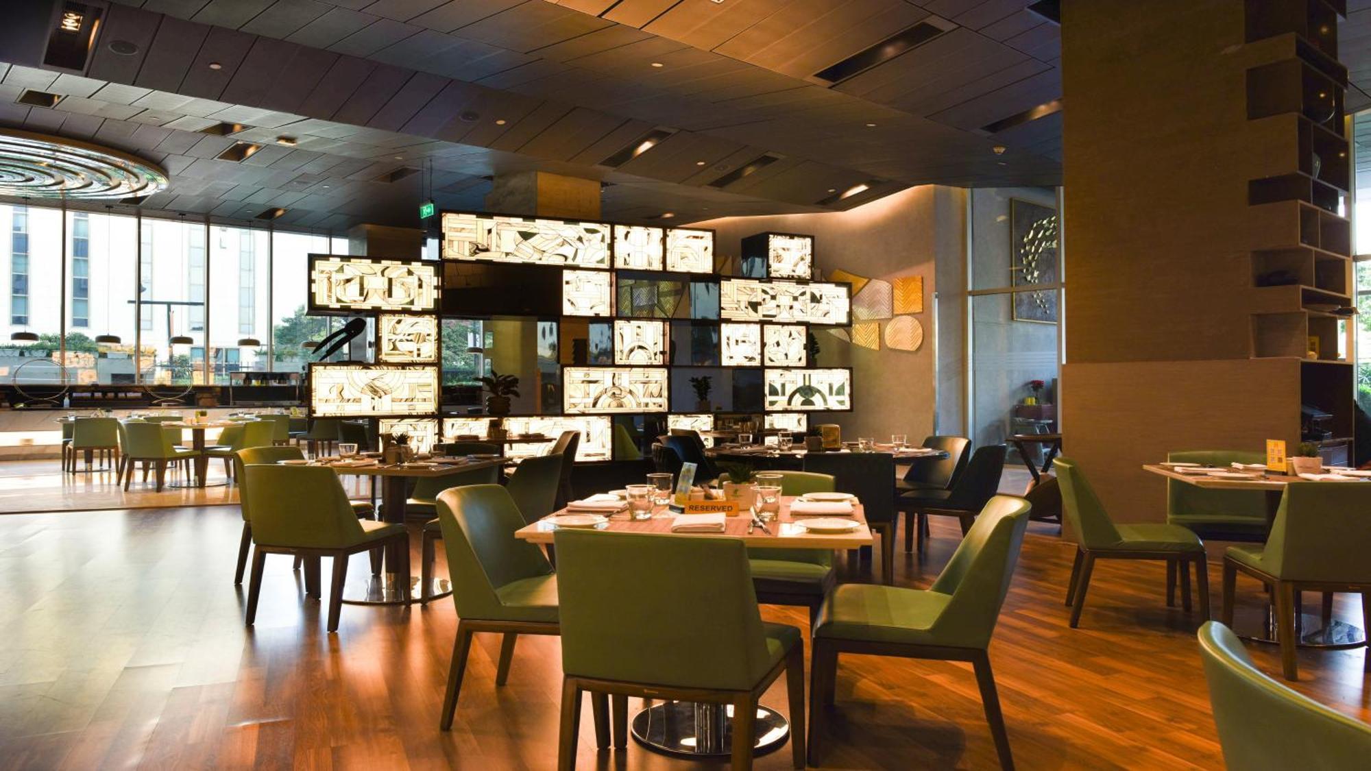 新德里国际机场假日旅馆酒店 外观 照片 The interior of the restaurant