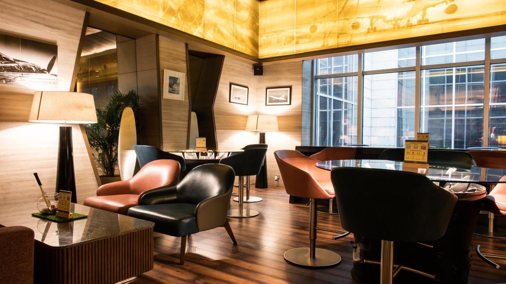 新德里国际机场假日旅馆酒店 外观 照片 The lounge at the airport