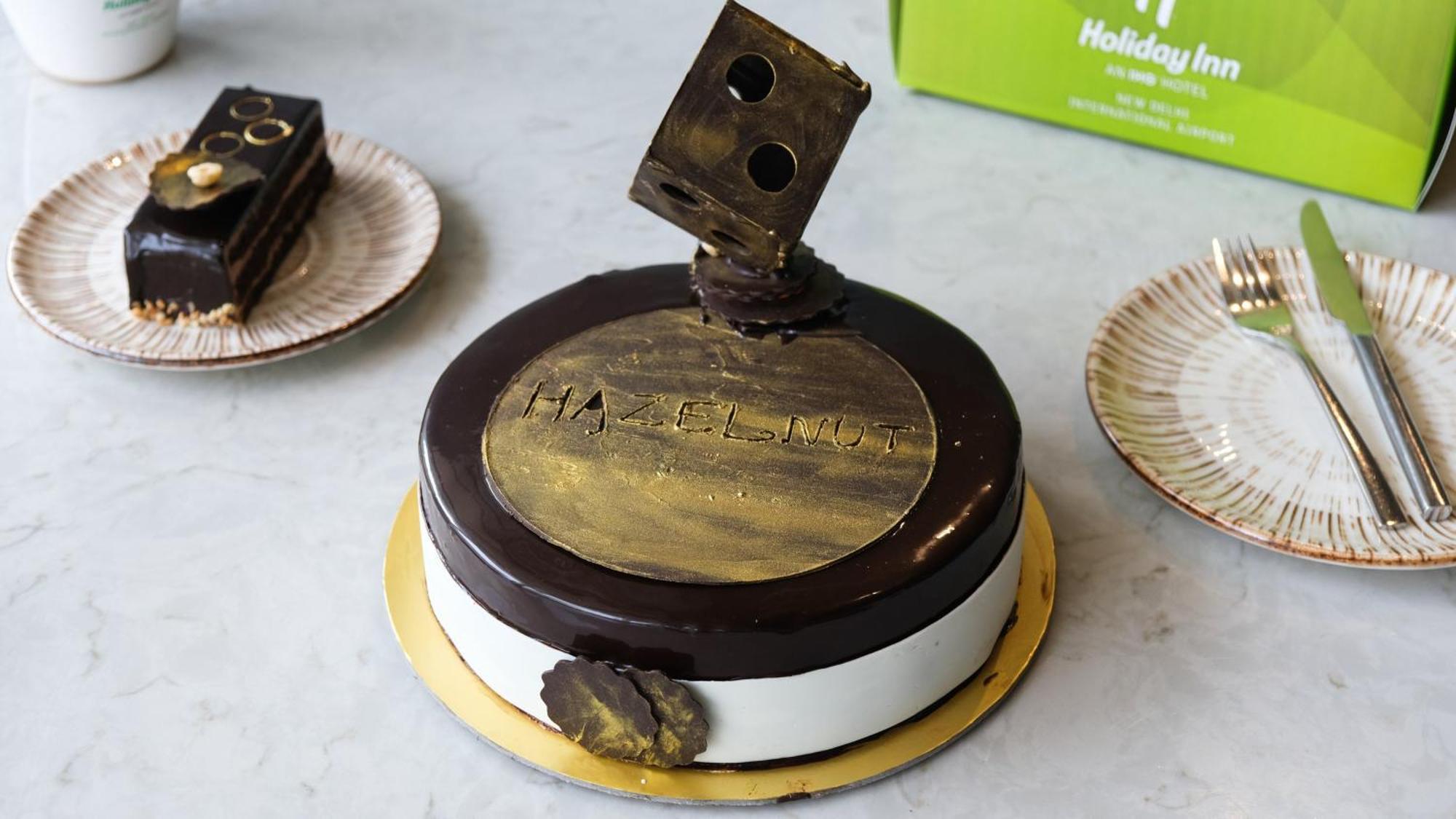 新德里国际机场假日旅馆酒店 外观 照片 A cake from Holiday Inn