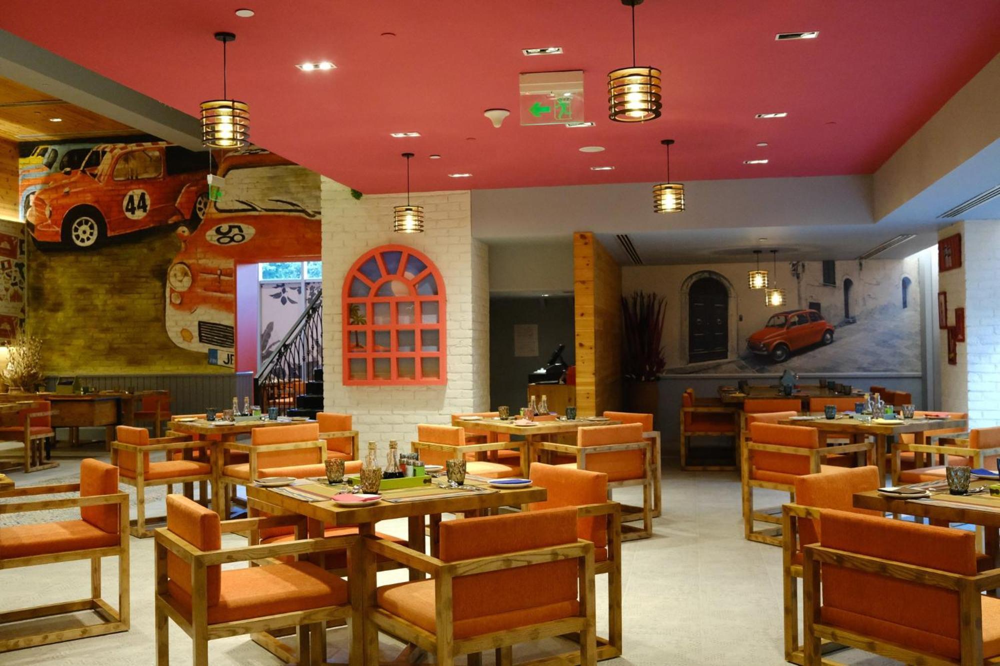 新德里国际机场假日旅馆酒店 外观 照片 Interior of a restaurant in India