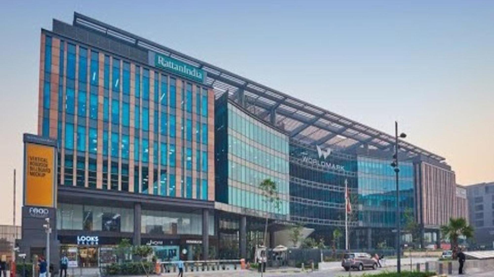 新德里国际机场假日旅馆酒店 外观 照片 The headquarters of Petronas