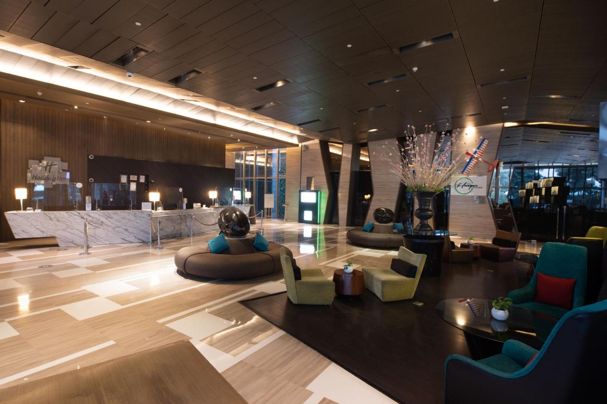 新德里国际机场假日旅馆酒店 外观 照片 The lobby of the hotel