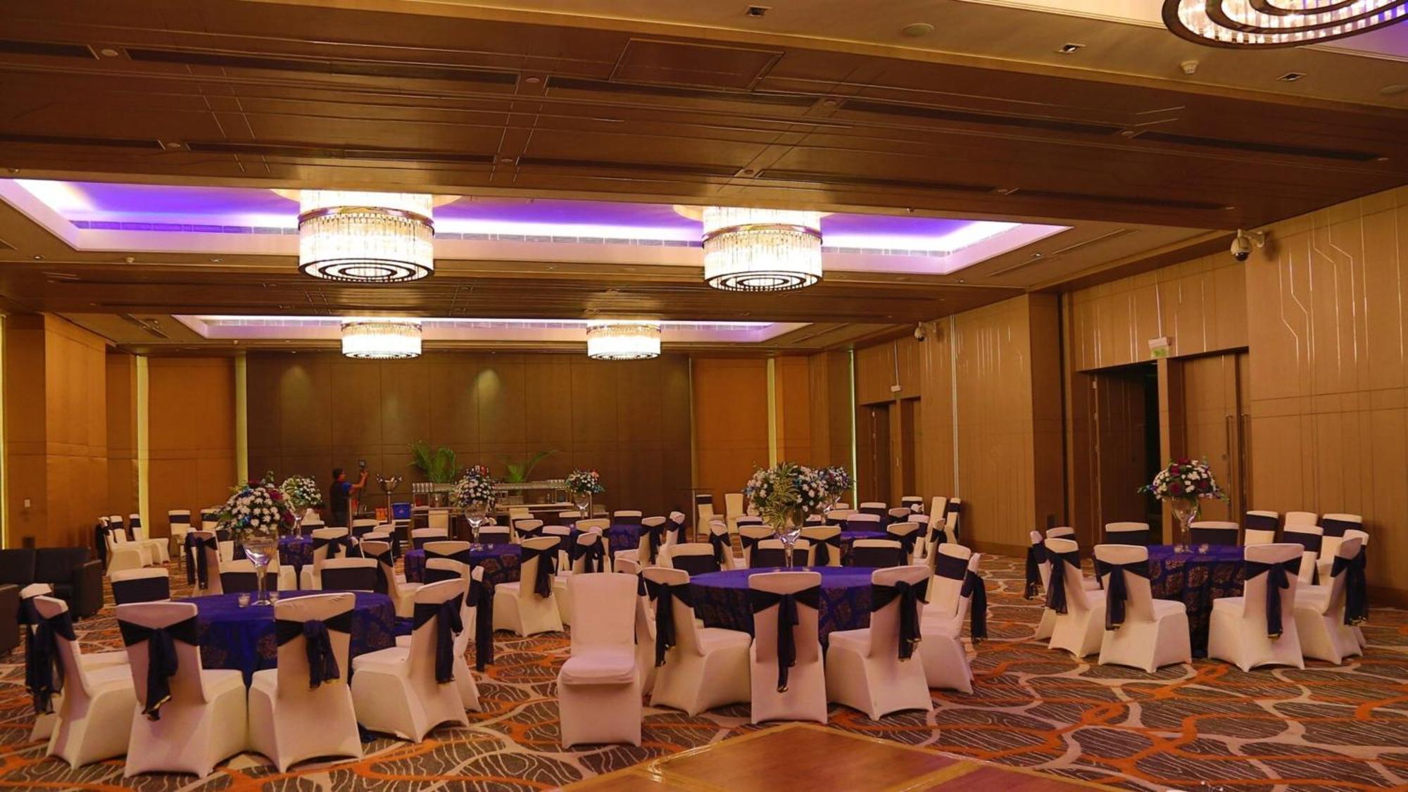 新德里国际机场假日旅馆酒店 外观 照片 The Royal Hall