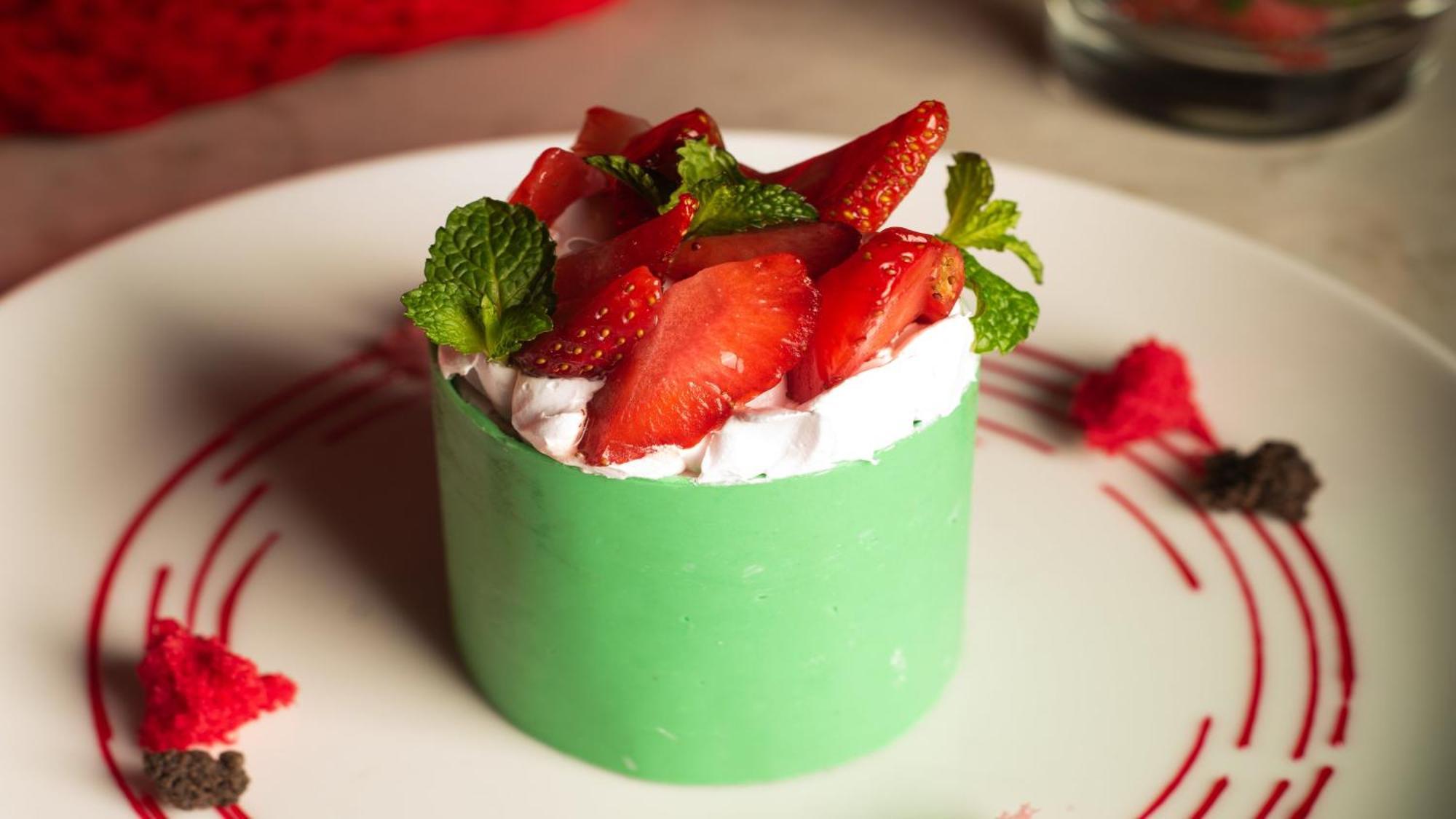 新德里国际机场假日旅馆酒店 外观 照片 A strawberry parfait