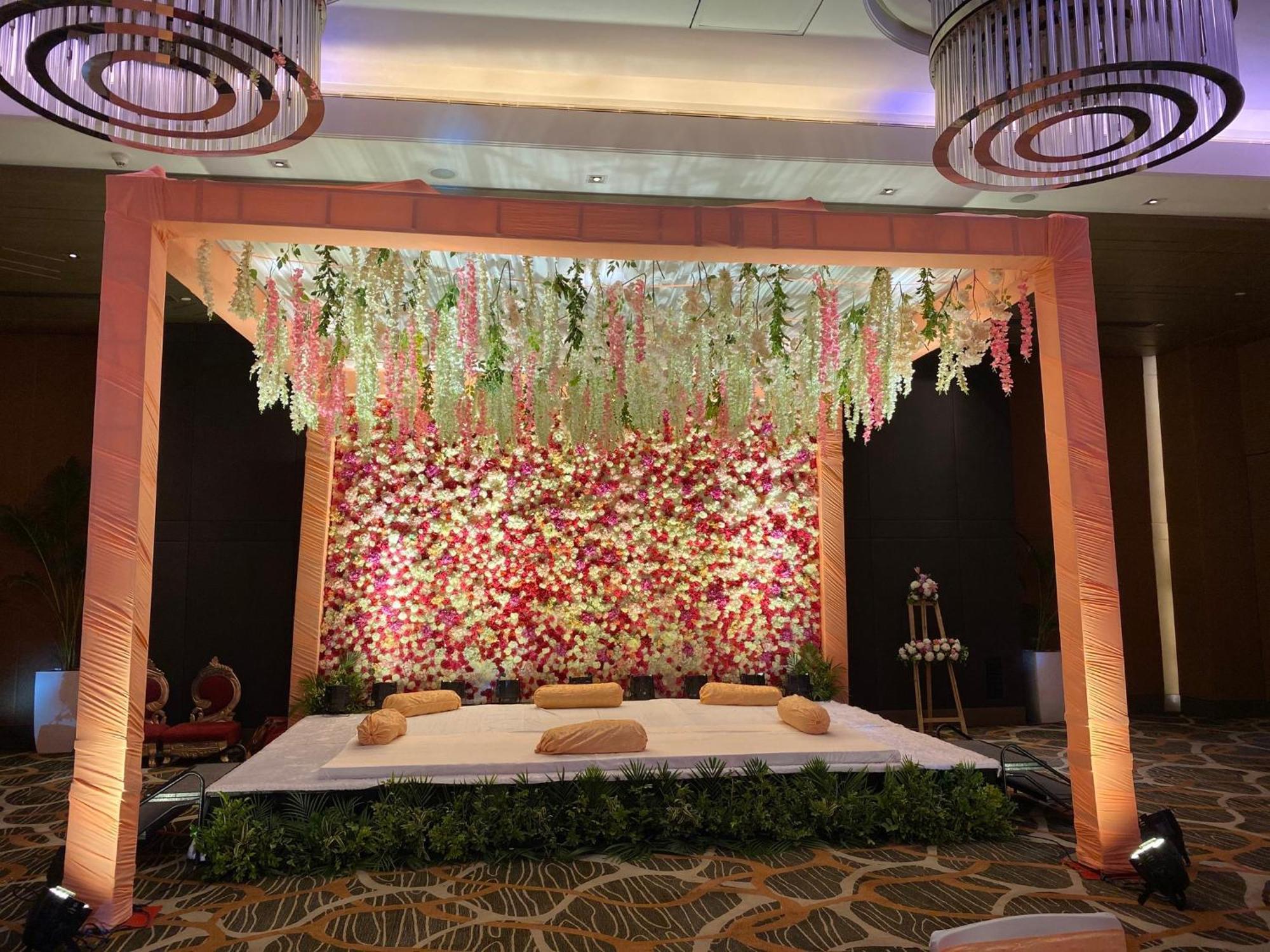 新德里国际机场假日旅馆酒店 外观 照片 A mandap at a wedding